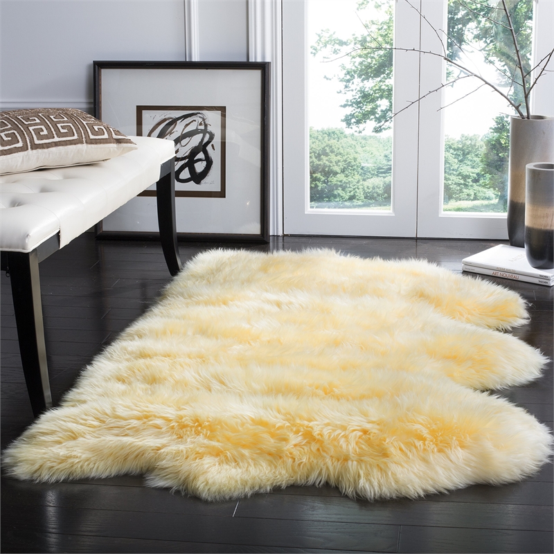 Safavieh Sheepskin Shag 3' X 5' Natural Sheep Skin Rug in Champagne