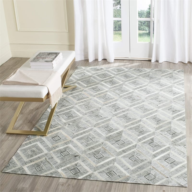 Safavieh Studio Leather 5' X 8' Hand Woven Rug in Ivory and Gray