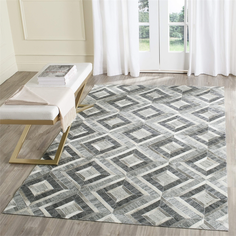 Safavieh Studio Leather 5' X 8' Hand Woven Rug in Ivory and Dark Gray
