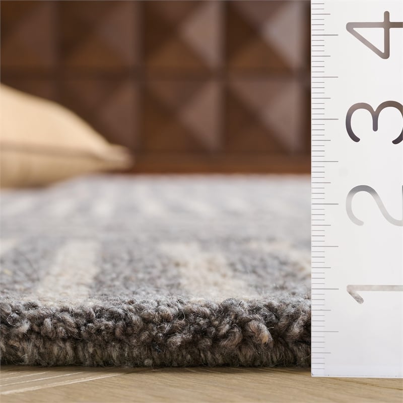 Safavieh Abstract 6' x 9' Hand Tufted Wool Rug in Ivory and Dark Gray