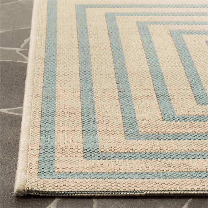 Safavieh Linden 100 4' x 6' Rug in Red and Creme