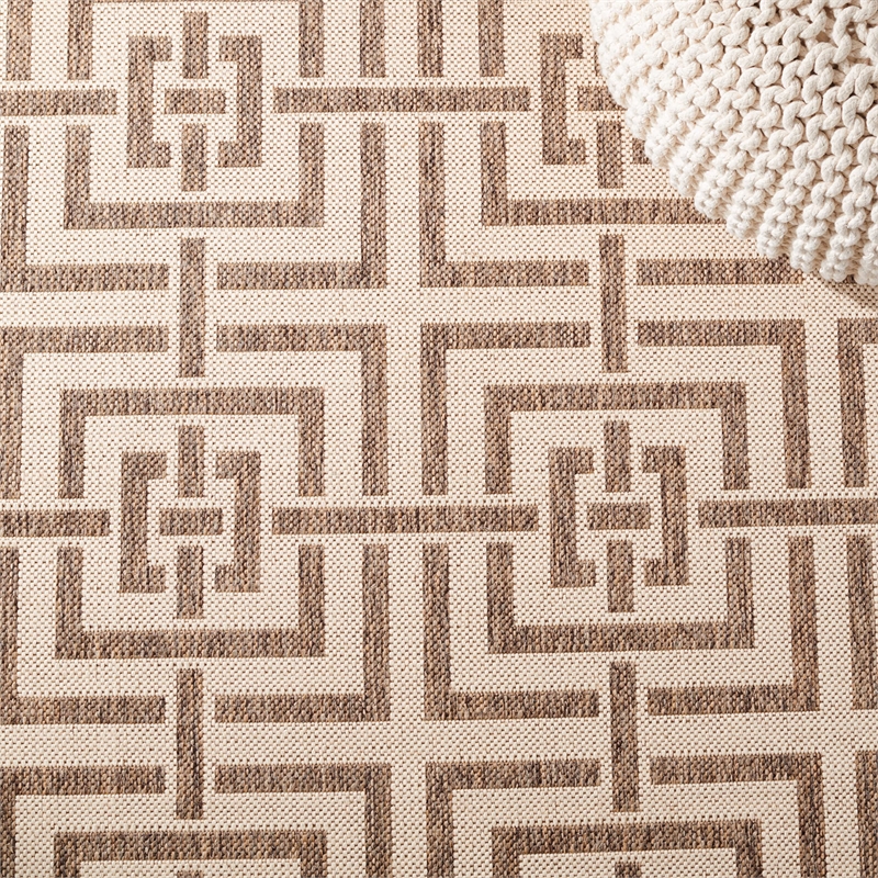 Safavieh Linden 100 4' x 6' Rug in Cream and Beige