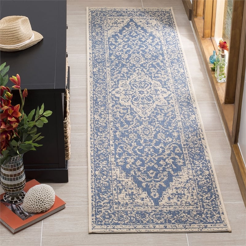 Safavieh Linden 100 2' x 8' Runner Rug in Blue and Creme