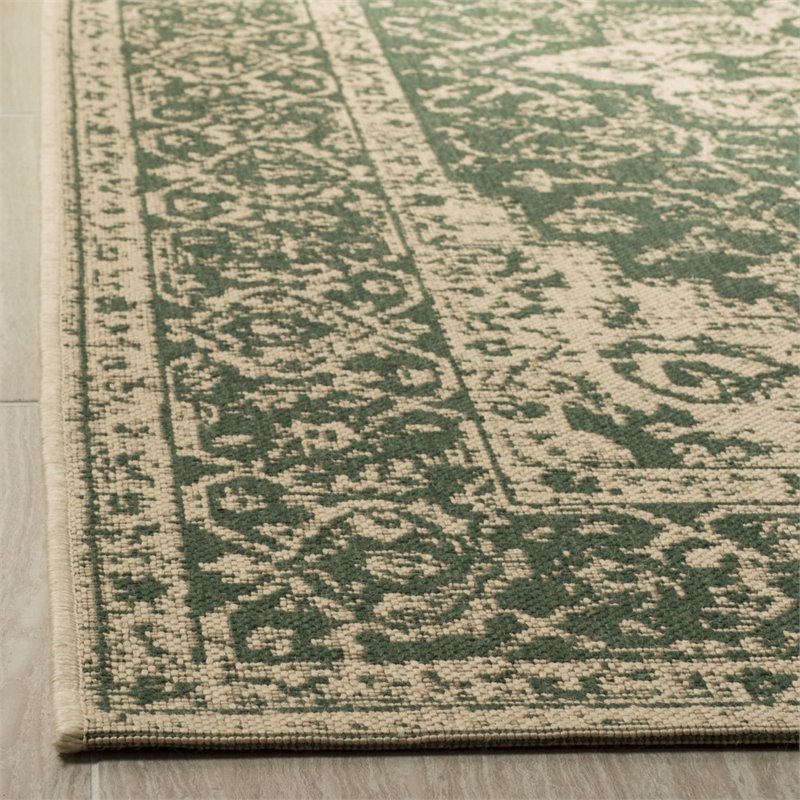 Safavieh Linden 100 4' x 6' Rug in Green and Creme