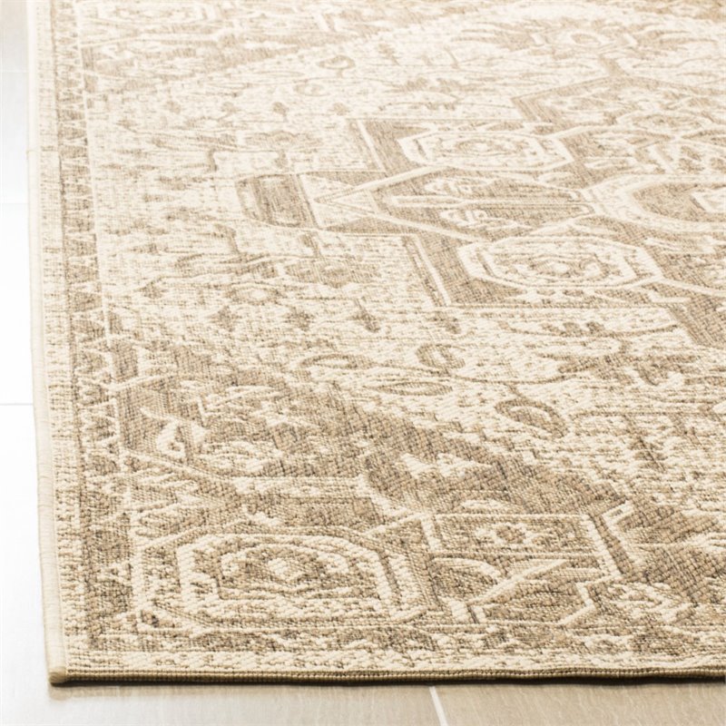 Safavieh Linden 100 4' x 6' Rug in Beige and Cream