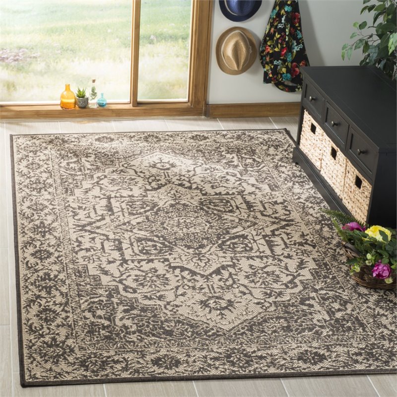 Safavieh Linden 100 4' x 6' Rug in Creme and Brown