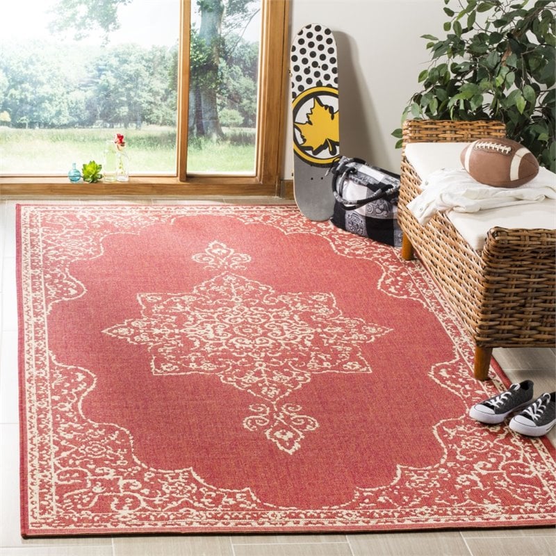 Safavieh Linden 100 4' x 6' Rug in Red and Creme