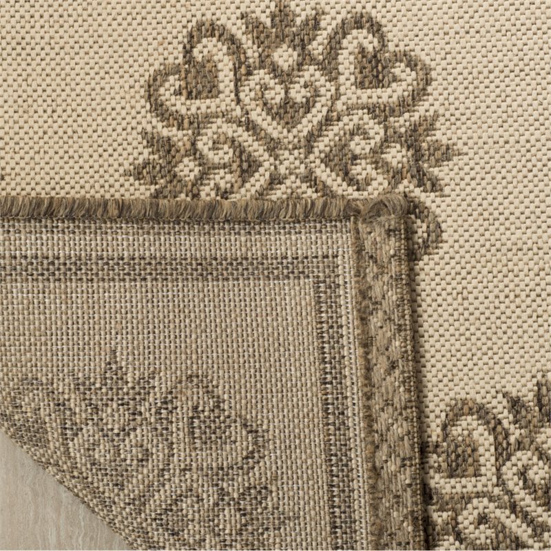 Safavieh Linden 100 4' x 6' Rug in Cream and Beige