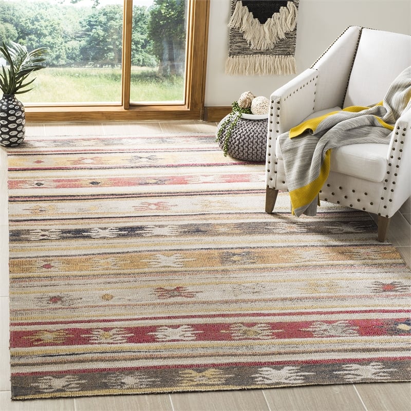 Safavieh Montage 5' x 8' Rug in Taupe