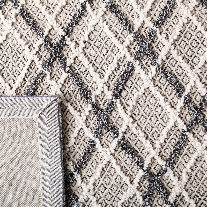 Safavieh Trace 200 4' x 6' Hand Tufted Wool Rug in Gray