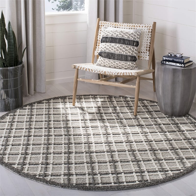 Safavieh Trace 200 6' Round Hand Tufted Wool Rug in Gray