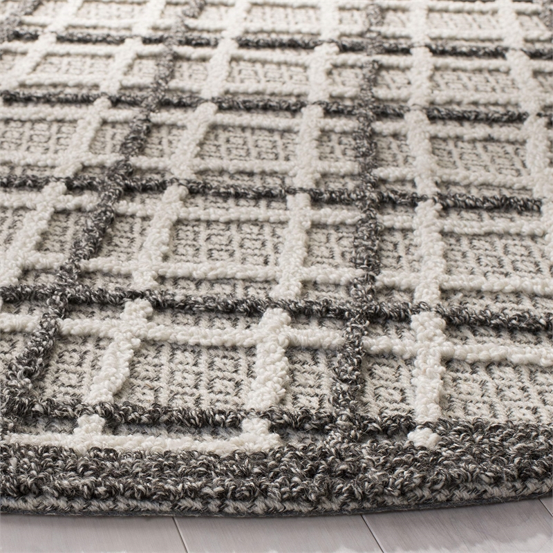 Safavieh Trace 200 6' Round Hand Tufted Wool Rug in Gray