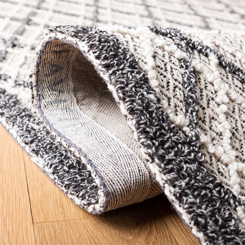 Safavieh Trace 200 6' Round Hand Tufted Wool Rug in Gray