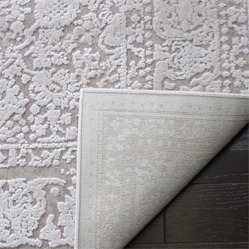 Safavieh Reflection 5' Round Rug in Beige and Cream