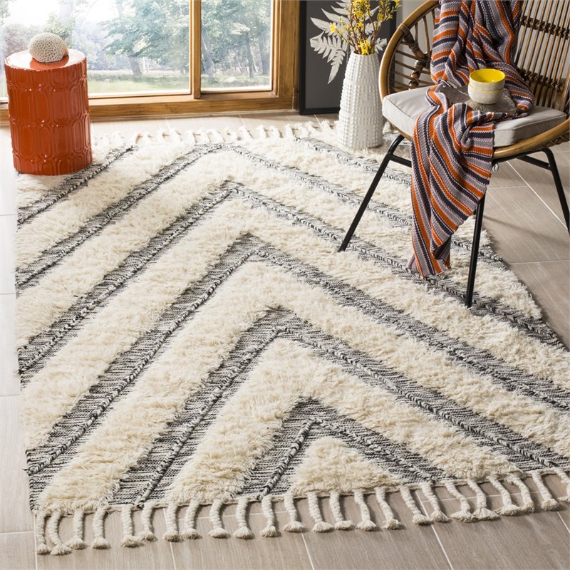Safavieh Kenya 3' x 5' Hand Knotted Wool Rug in Black and Ivory