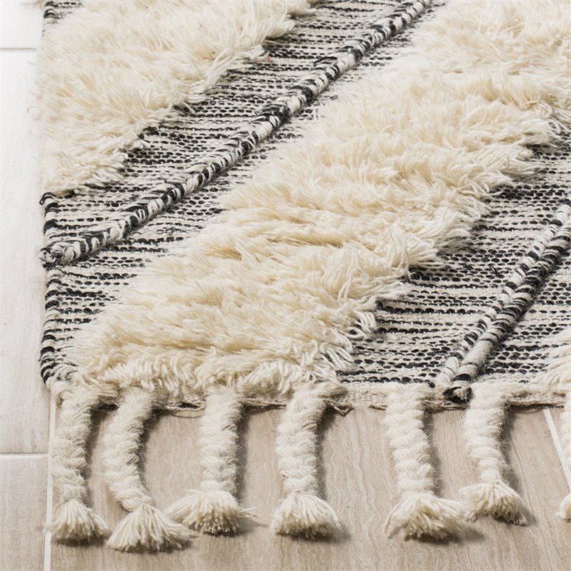 Safavieh Kenya 3' x 5' Hand Knotted Wool Rug in Black and Ivory