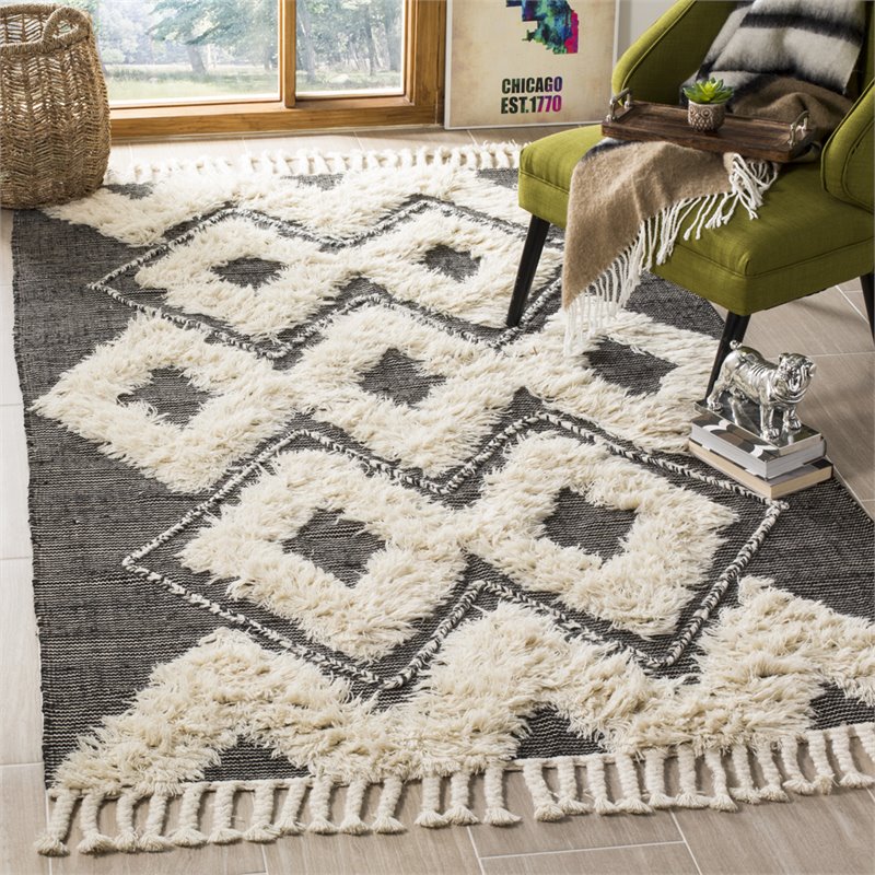 Safavieh Kenya 3' x 5' Hand Knotted Wool Rug in Black and Ivory
