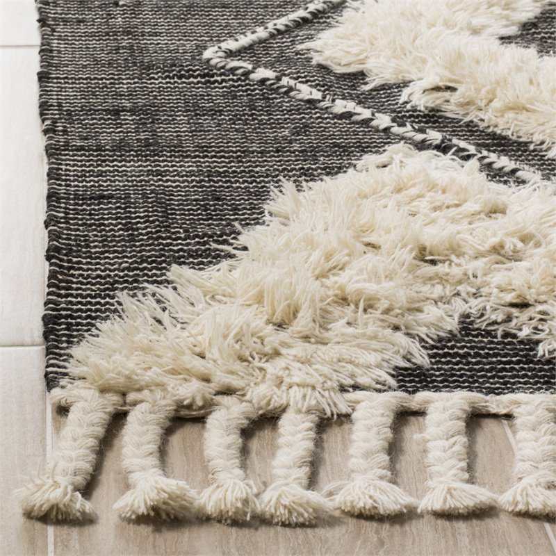 Safavieh Kenya 3' x 5' Hand Knotted Wool Rug in Black and Ivory