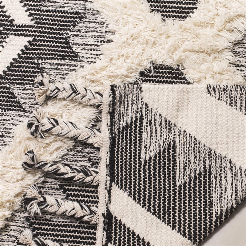 Safavieh Kenya 5' x 8' Hand Knotted Wool Rug in Black and Ivory