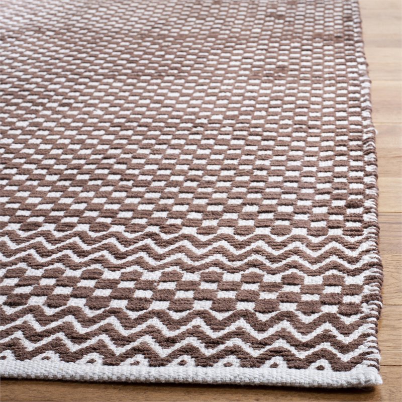 Safavieh Boston 5' x 8' Hand Tufted Rug in Brown