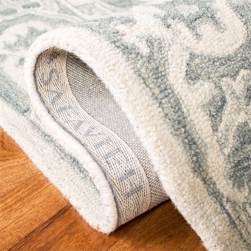 Safavieh Aspen 6' x 9' Hand Tufted Wool Rug in Gray