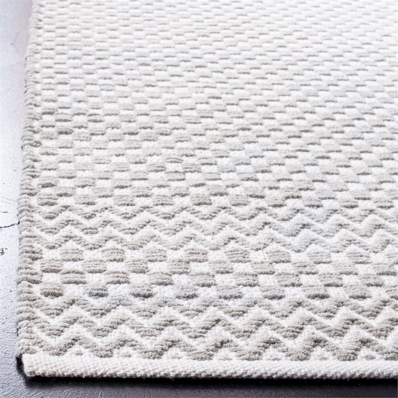 Safavieh Boston 5' x 8' Hand Tufted Rug in Gray
