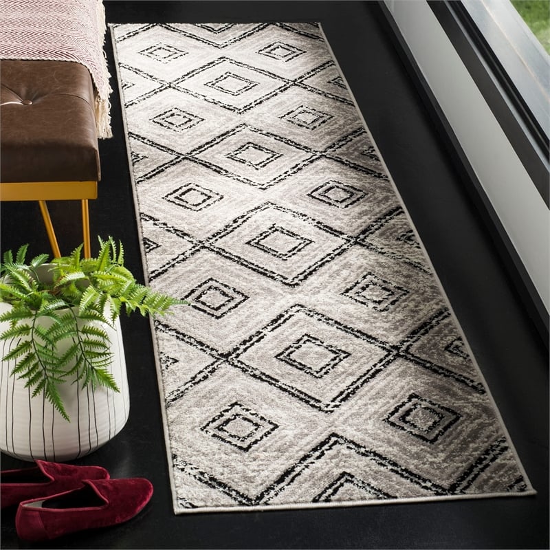 Safavieh Skyler 3' x 5' Rug in Gray and Black