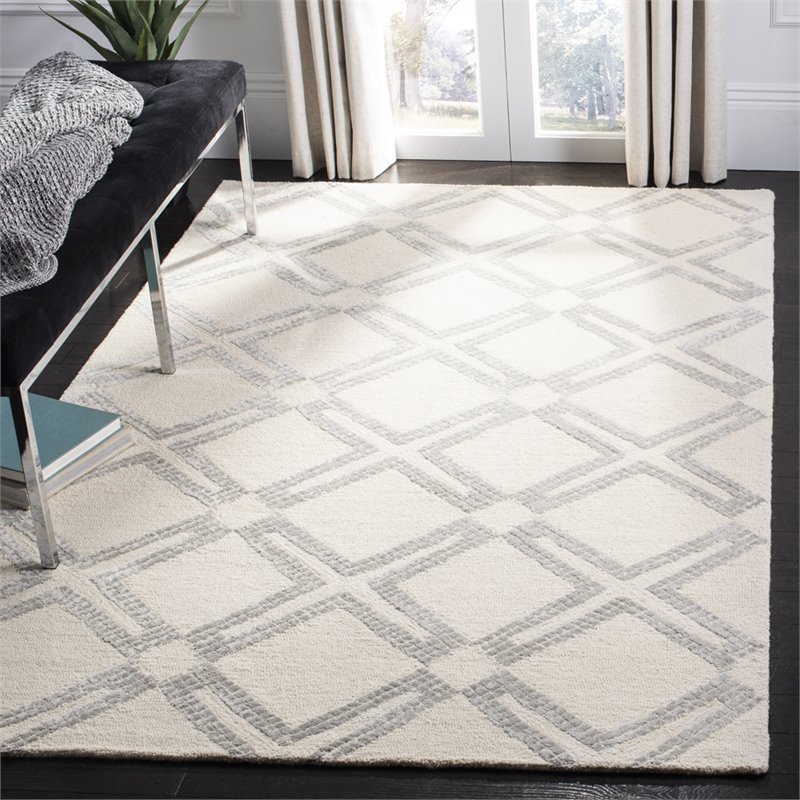 Safavieh Bellagio 4' x 6' Hand Tufted Wool Rug in Ivory and Gray