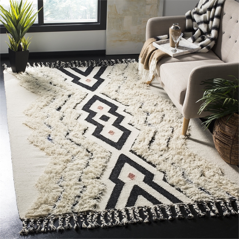 Safavieh Kenya 3' x 5' Hand Knotted Wool Rug in Ivory and Black