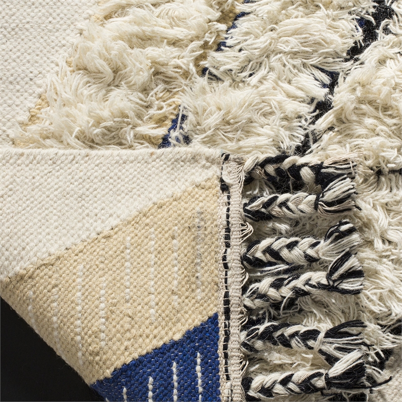 Safavieh Kenya 3' x 5' Hand Knotted Wool Rug in Ivory and Black
