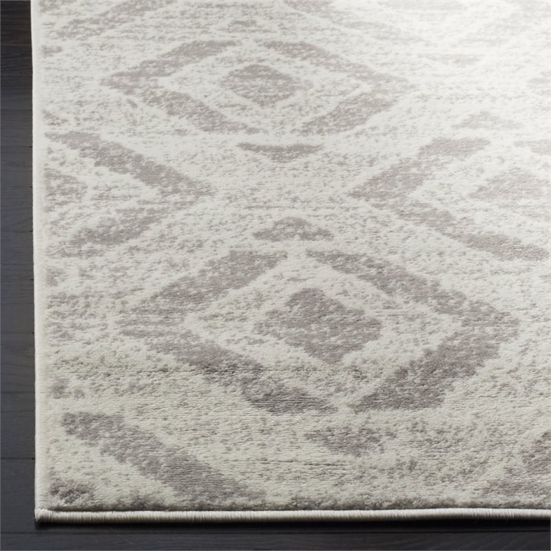 Safavieh Skyler 2' x 4' Rug in Ivory and Gray