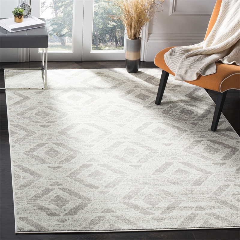 Safavieh Skyler 6' x 9' Rug in Ivory and Gray