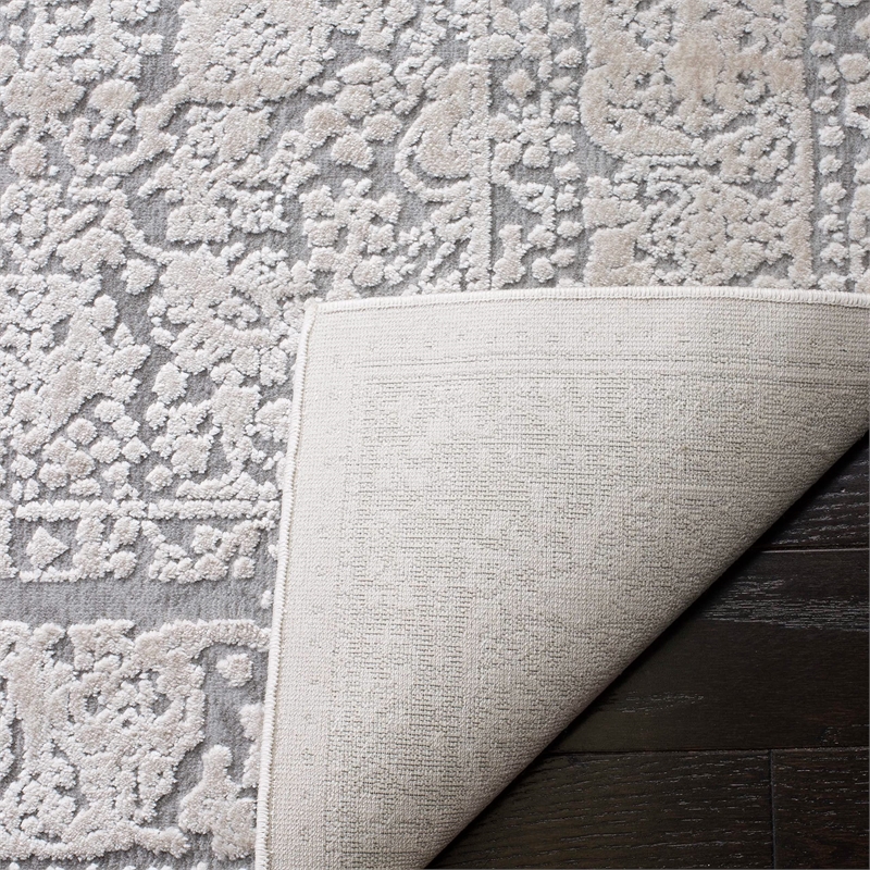 Safavieh Reflection 5' Round Rug in Light Gray and Cream