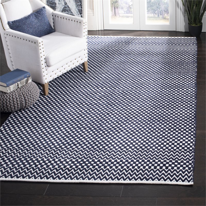 Safavieh Boston 4' x 6' Hand Tufted Rug in Navy