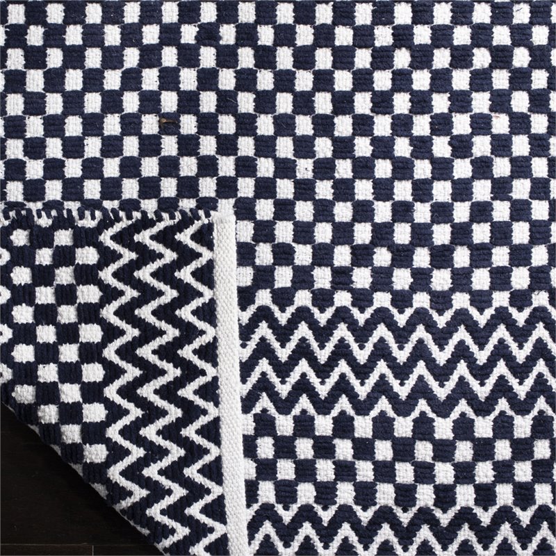 Safavieh Boston 4' x 6' Hand Tufted Rug in Navy