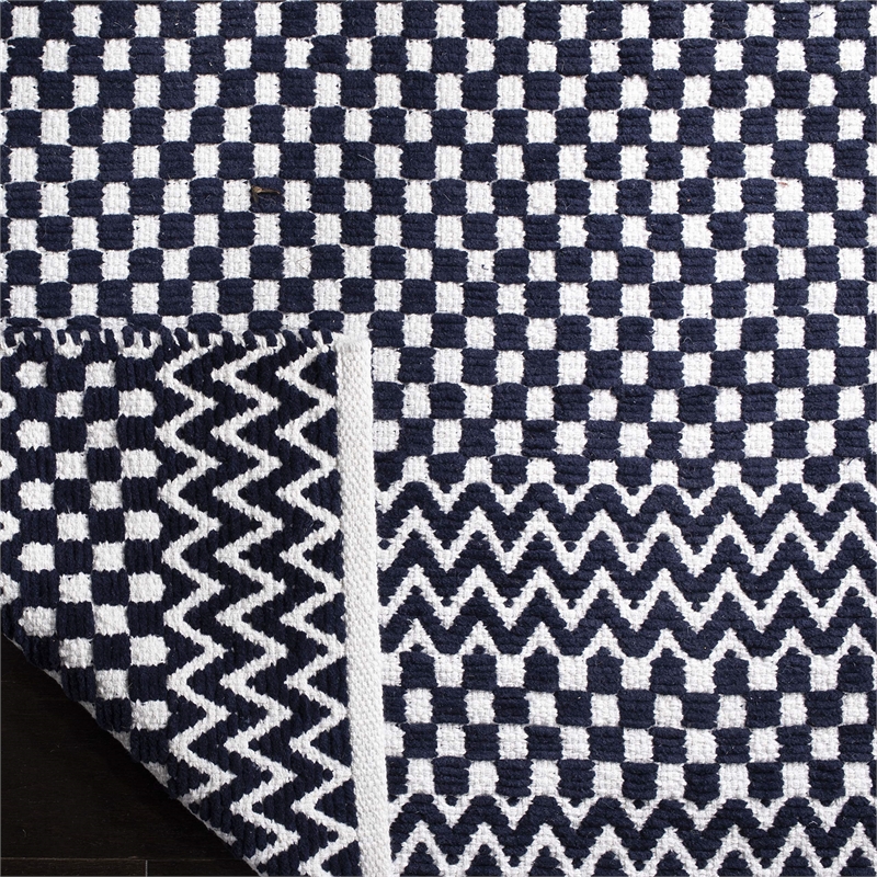 Safavieh Boston 6' Square Hand Tufted Rug in Navy