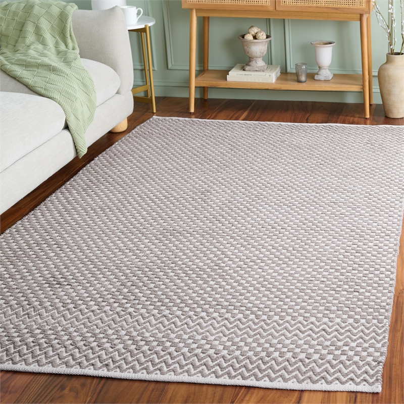 Safavieh Boston 5' x 8' Hand Tufted Rug in Taupe