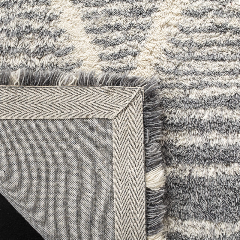 Safavieh Casablanca 4' x 6' Hand Tufted Wool Rug in Gray and Ivory