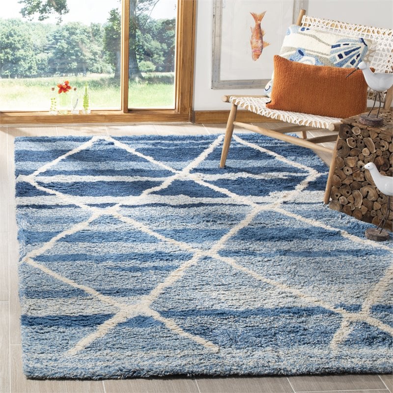 Safavieh Casablanca 5' x 8' Hand Tufted Wool Rug in Blue and Ivory