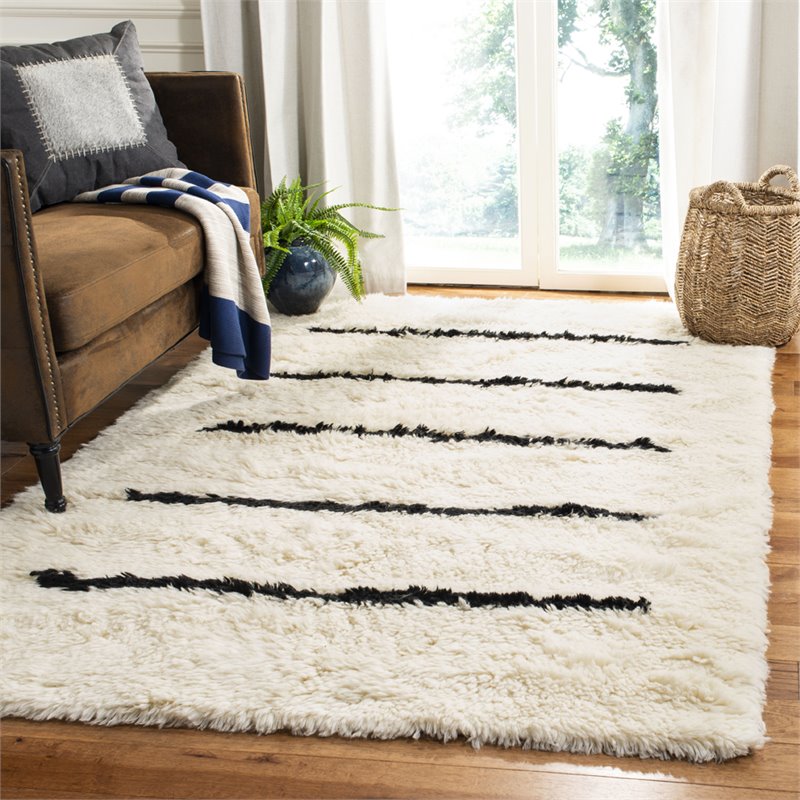 Safavieh Kenya 8' x 10' Hand Knotted Wool Rug in Ivory and Black