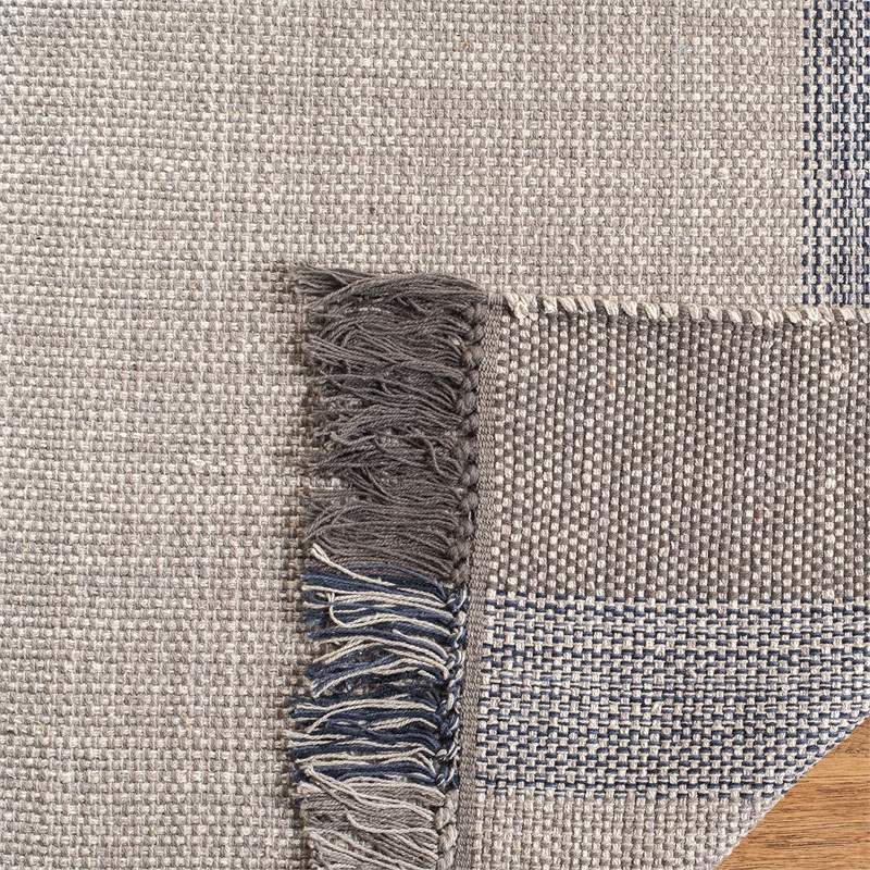 Safavieh Montauk 5' x 8' Hand Woven Rug in Blue and Gray