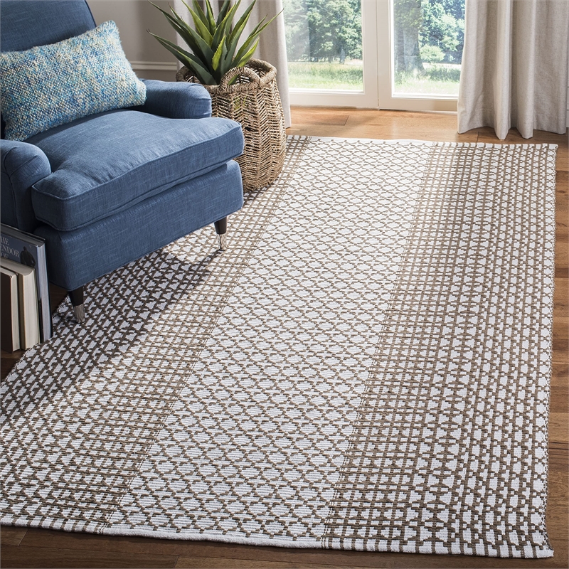 Safavieh Montauk 5' x 8' Hand Woven Rug in Taupe and Ivory
