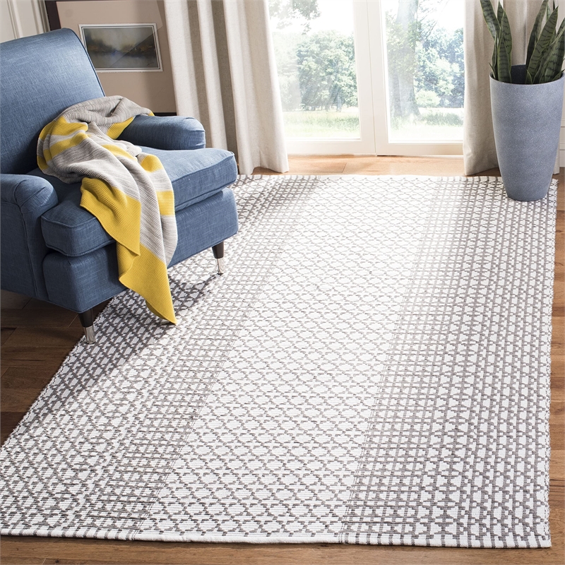 Safavieh Montauk 5' x 8' Hand Woven Rug in Gray and Ivory