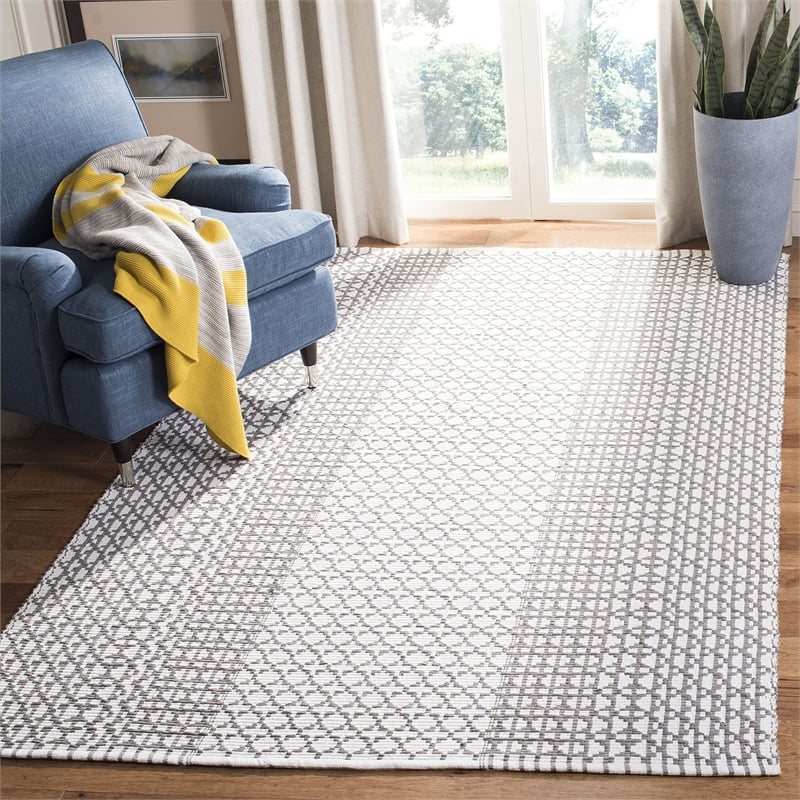Safavieh Montauk 8' x 10' Hand Woven Rug in Gray and Ivory