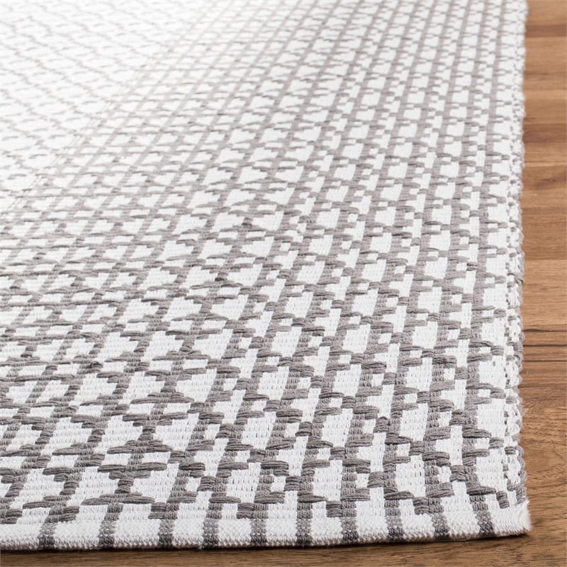 Safavieh Montauk 8' x 10' Hand Woven Rug in Gray and Ivory