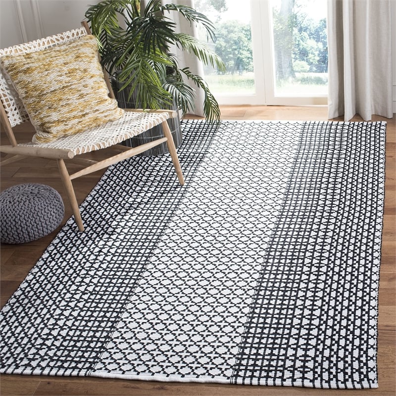 Safavieh Montauk 3' x 5' Hand Woven Rug in Black and Ivory
