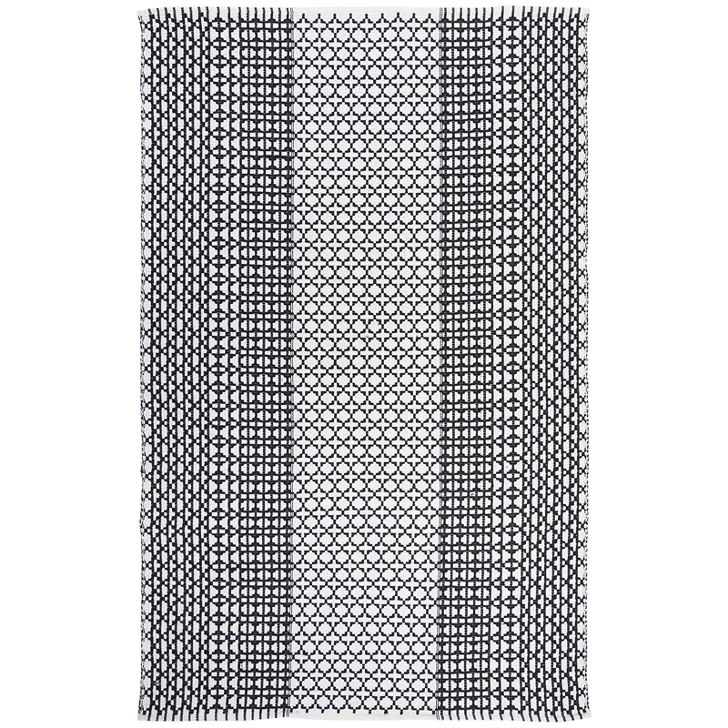 Safavieh Montauk 5' x 8' Hand Woven Rug in Black and Ivory