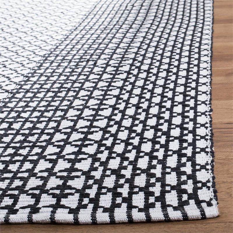 Safavieh Montauk 8' x 10' Hand Woven Rug in Black and Ivory