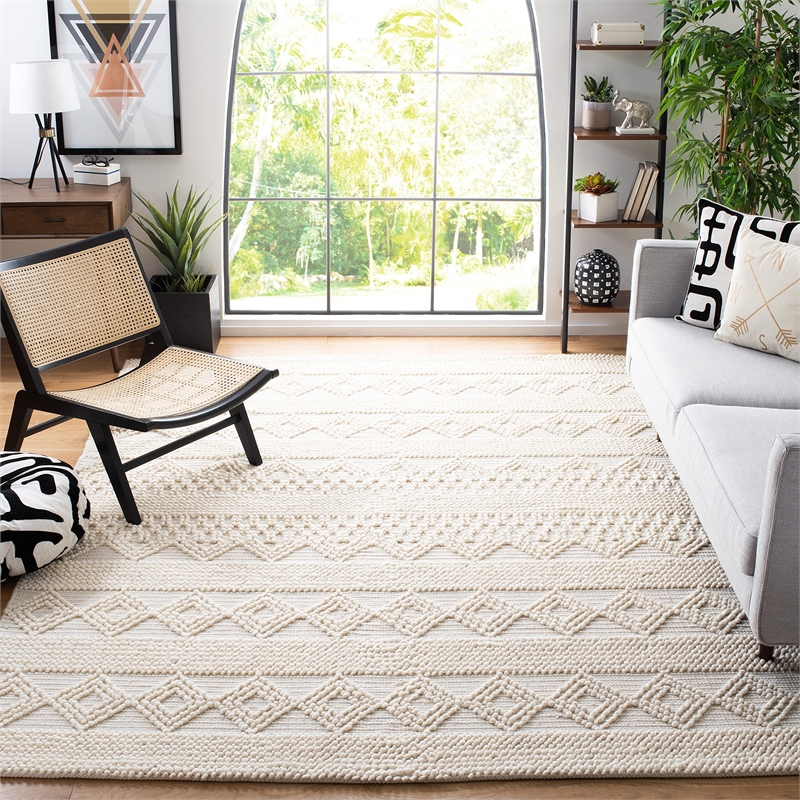Safavieh Natura 8' x 10' Hand Woven Wool Rug in Ivory