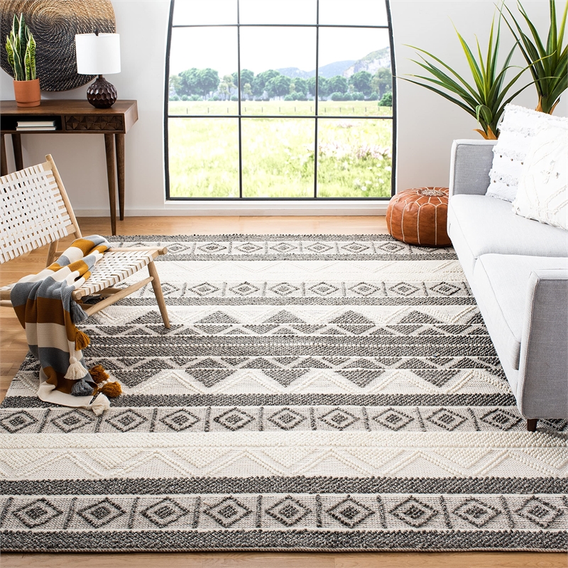 Safavieh Natura 9' x 12' Hand Woven Wool Rug in Ivory and Gray